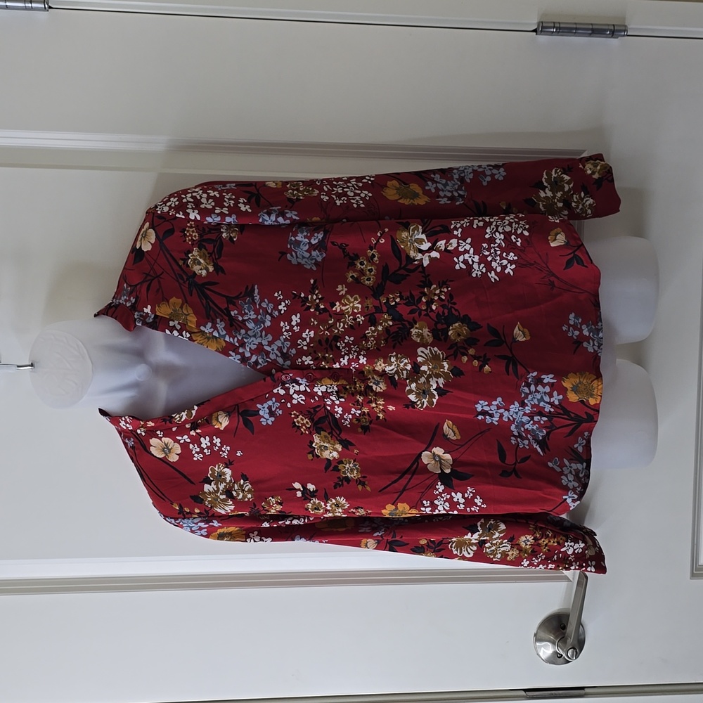 Forever 21 floral long sleeve blouse Size Smallโ